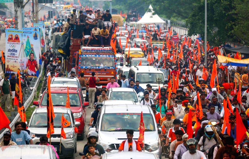 kanwariyas cause traffic jam on main road 2081076